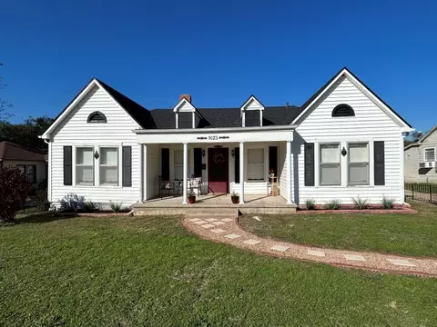 1025 E Franklin St, Hillsboro, TX 76645