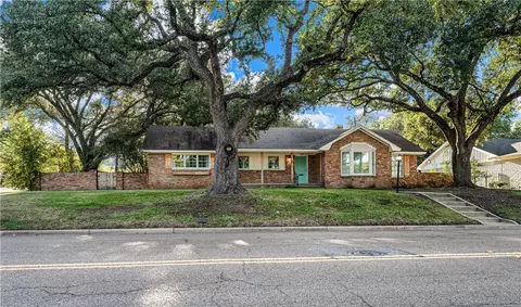 2200 Wooded Acres Dr, Waco, TX 76710
