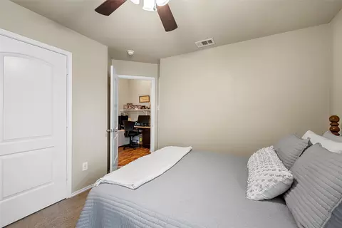 Bedroom - 507 S Navajo Trl, Mcgregor, TX 76657 photo 5 of 6