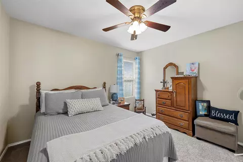 Bedroom - 507 S Navajo Trl, Mcgregor, TX 76657 photo 4 of 6