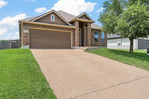Exterior - 507 S Navajo Trl, Mcgregor, TX 76657 photo 2 of 5