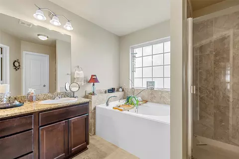 Bath - 507 S Navajo Trl, Mcgregor, TX 76657 photo 1 of 3