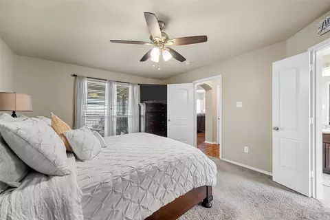 Bedroom - 507 S Navajo Trl, Mcgregor, TX 76657 photo 2 of 6