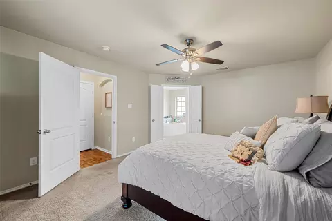 Bedroom - 507 S Navajo Trl, Mcgregor, TX 76657 photo 3 of 6