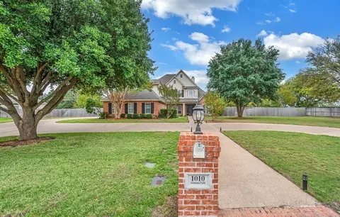 1010 Summer Field Cir, Mcgregor, TX 76657