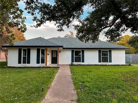 5406 Lake Crest Dr, Waco, TX 76710