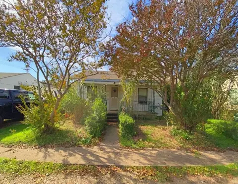 919 S Adams St, Mcgregor, TX 76657