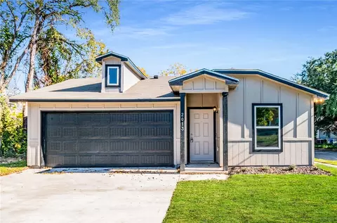 2013 N 6th St, Waco, TX 76708