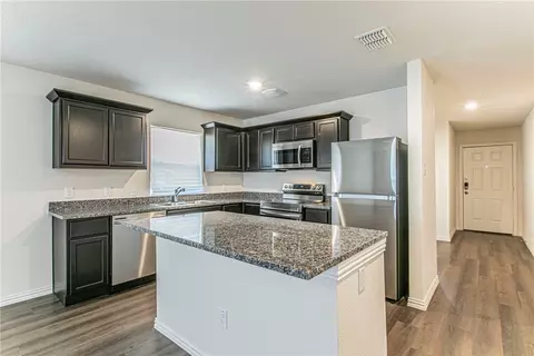 2013 N 6th St, Waco, TX 76708 photo 2