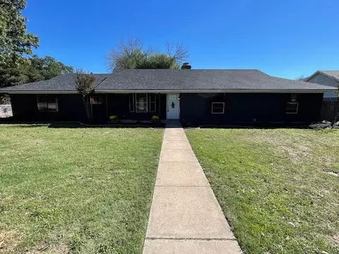 915 S Harrison St, West, TX 76691