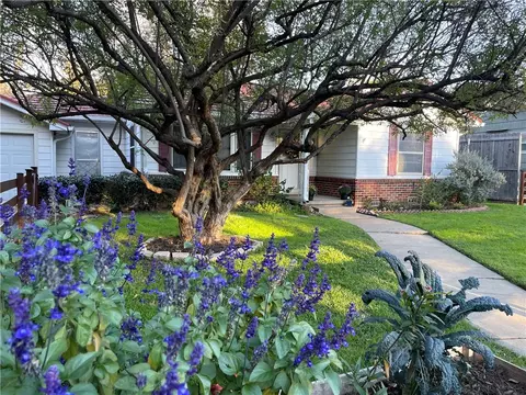 809 N 44th St, Waco, TX 76710