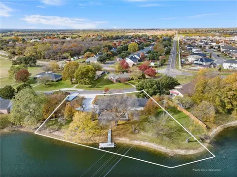 9320 Tree Lake Dr, Waco, TX 76708 photo 3