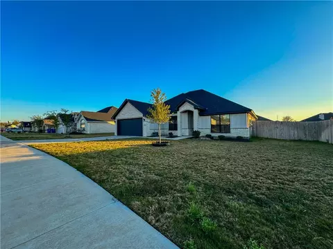 805 Montrose Dr, Hewitt, TX 76643