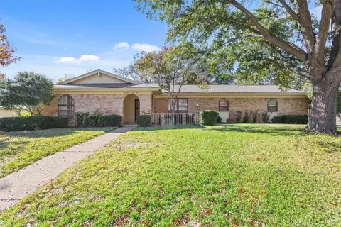 1724 Live Oak Valley Cir, Waco, TX 76710