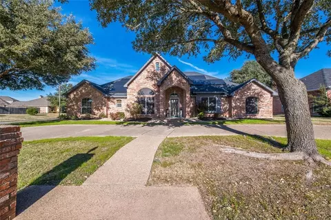 729 Oakmont Dr, Hewitt, TX 76643