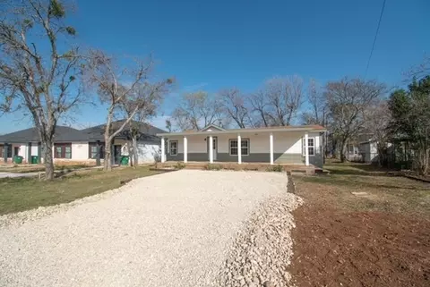 215 Hayes St, Mcgregor, TX 76657