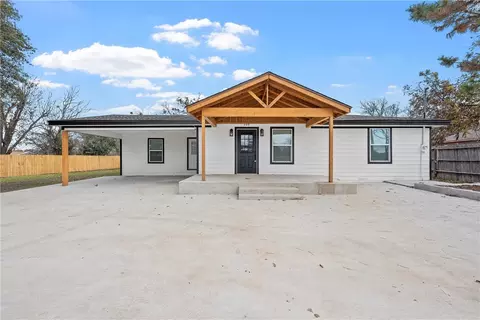 510 E 3rd St, Mcgregor, TX 76657
