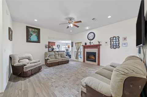 102 Devonshire Rd, Hewitt, TX 76643 photo 4
