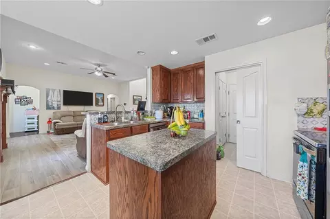 102 Devonshire Rd, Hewitt, TX 76643 photo 8