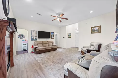 102 Devonshire Rd, Hewitt, TX 76643 photo 5