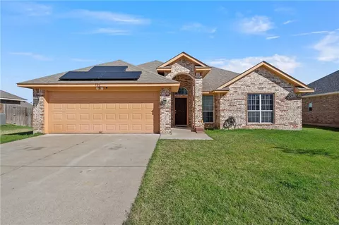 102 Devonshire Rd, Hewitt, TX 76643