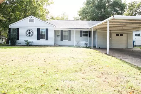 910 E Hopkins St, Mexia, TX 76667