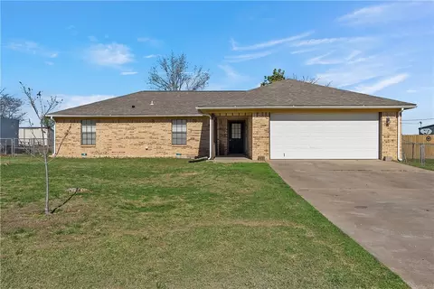 824 W 3rd St SW, Eddy, TX 76524