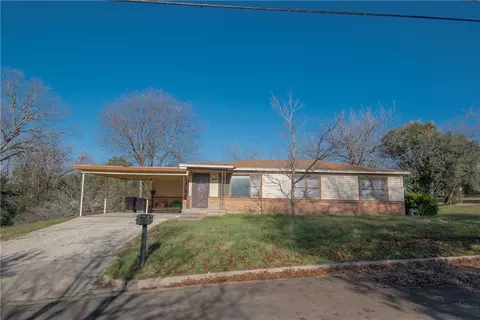 2424 Oak Cliff Dr, Waco, TX 76710