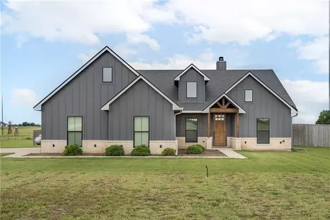 308 Farmview Pkwy, Mcgregor, TX 76657