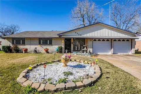 4322 Greenbriar Dr, Waco, TX 76705