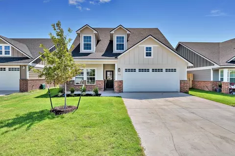 418 Travis Dr, Mcgregor, TX 76657