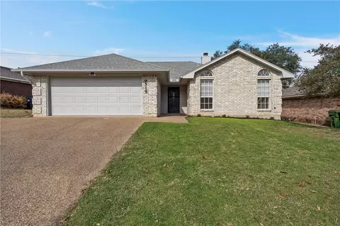 9515 Reno Dr, Woodway, TX 76712