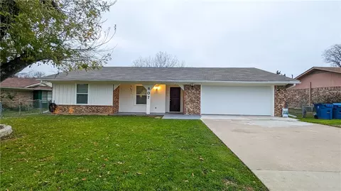 807 Rosedale Dr, Hewitt, TX 76643