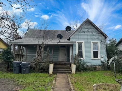 1304 N 11th St, Waco, TX 76707