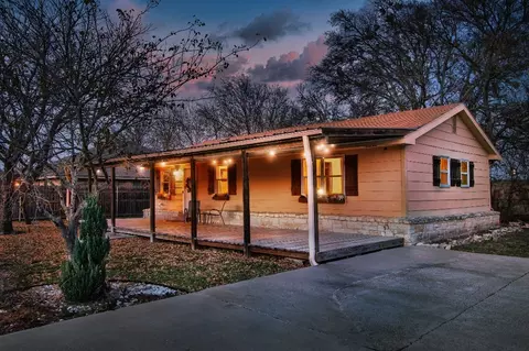 901 Cindy St, Robinson, TX 76706