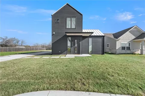 3520 S 4th St, Waco, TX 76706