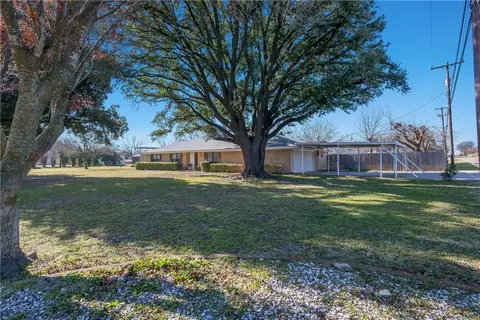601 S 1st St, Hewitt, TX 76643