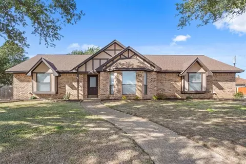 1201 Radisson Dr, Hewitt, TX 76643