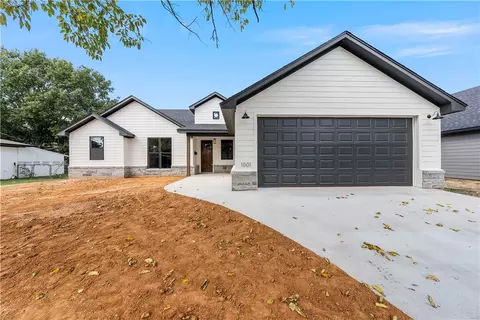 1001 N Main St, West, TX 76691