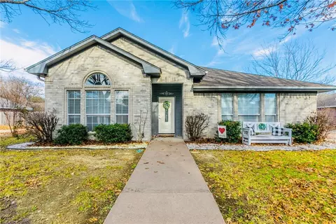 224 Fannin Dr, Hewitt, TX 76643