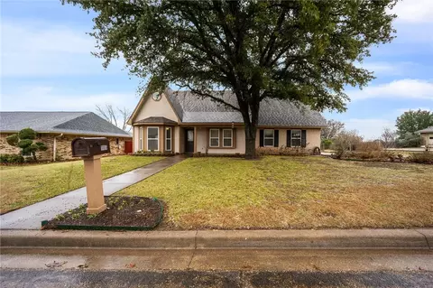 1108 Radisson Dr, Hewitt, TX 76643