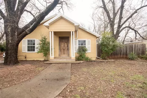 105 E 9th St, Valley Mills, TX 76689