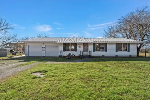 770 W 7th St, Crawford, TX 76638