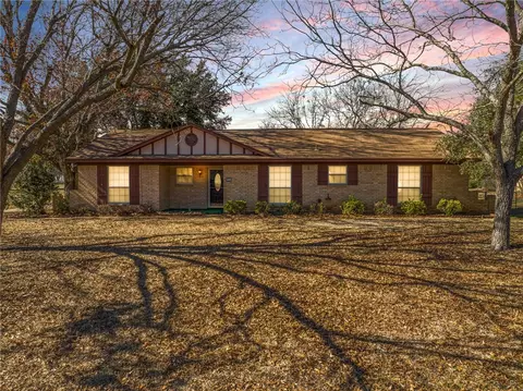 904 Evelyn Dr, Lorena, TX 76655