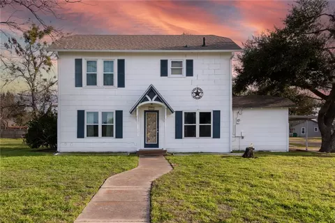 403 E Ave A Ave, Rosebud, TX 76570