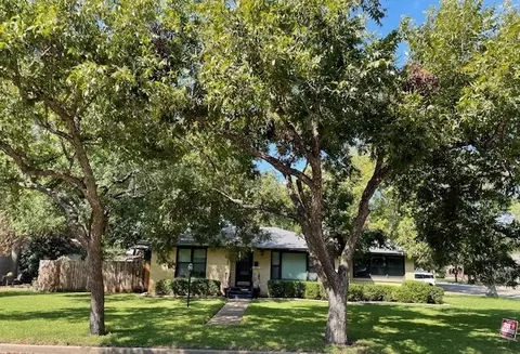 313 N Reagan St, West, TX 76691