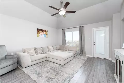 2048 Dade Loop, Temple, TX 76504 photo 2