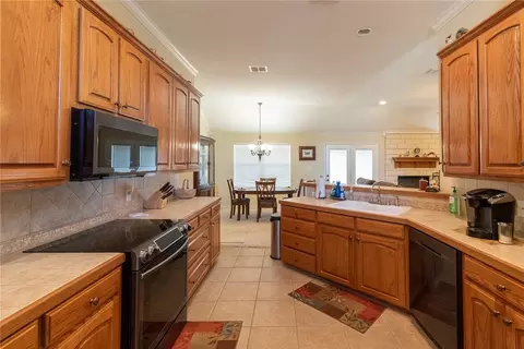 14065 Chapel Rd, Lorena, TX 76655 photo 5