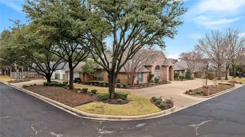 9005 Willow Bend Dr, Woodway, TX 76712