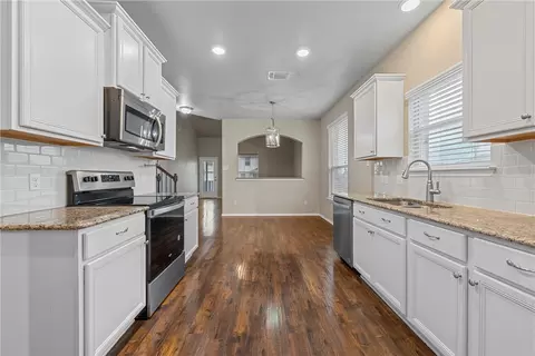 3228 Jackal Ave, Lorena, TX 76655 photo 5